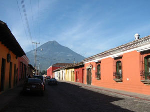 Amérique centrale, Guatemala, une rue d'Antigua