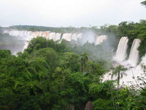 Argentine, vue générale des chutes d’Iguazu côté Argentine