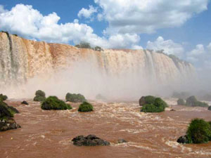 Brésil, Iguazu, chutes vues du bas