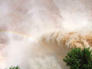 Brésil, Iguazu, arc en ciel dans les chutes