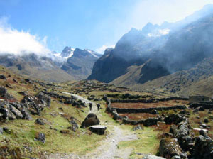 Bolivie, Camino del inca del choro, vallee entre deux chaines de montagne