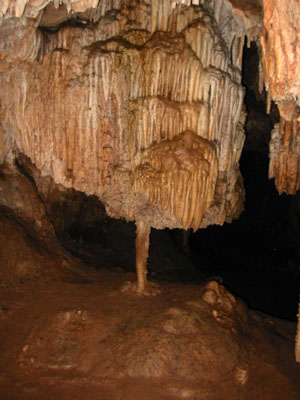 Bolivie, Cochabamba, Toro Toro, groupe de stalagtites