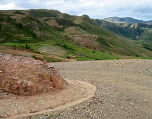 Bolivie, Cochabamba, Valle Alto, Vila Vila, route de montagne serepentante