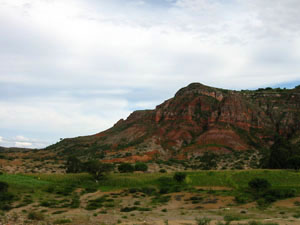 Bolivie, Cochabamba, Valle Alto, Vila Vila, gros plan de la montagne rouge de vila vila
