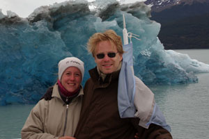 Vince et Manu en face d'un Iceberg sur le lago argentino