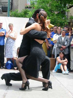 Argentine, Buenos Aires, le tango se danse sur la place de san telmo