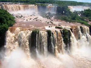 Brésil, Iguazu, vue d'ensemble des chutes