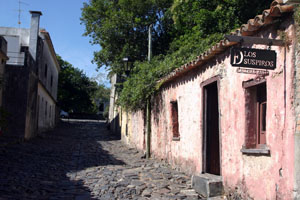 Ruelle de la ville coloniale de colonia en Uruguay