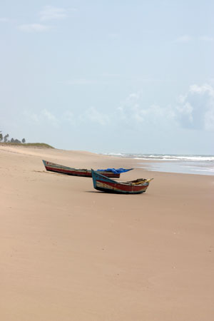 bateaux de peche sur la plage