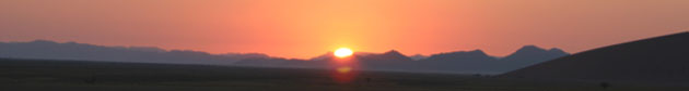 Lever de soleil sur le desert du namib en namibie