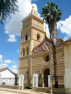 Bolivie, Cochabamba, Pasorapa, facade avant de l'eglise