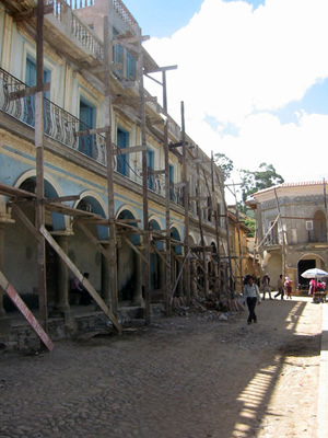 Bolivie, Valle Alto, Totora en reconstruction