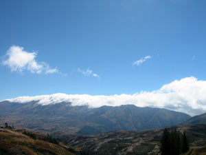 Bolivie, Cochabamba route de sehuencas, montagnes et brumes
