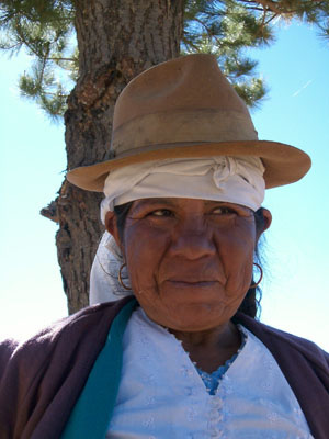 Bolivie, Valle Alto, Vacas, gros plan d'une cholita