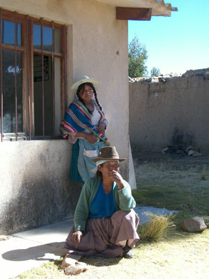 Bolivie, Valle Alto, Vacas, deux cholitas